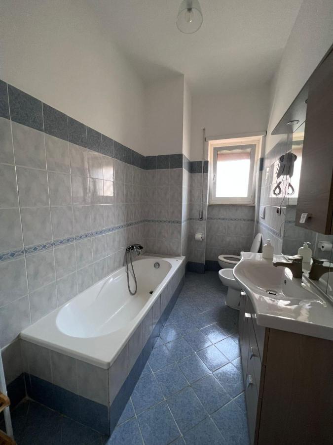 Le Marinare Apartment ลิโด ดิ ออสเตีย ภายนอก รูปภาพ